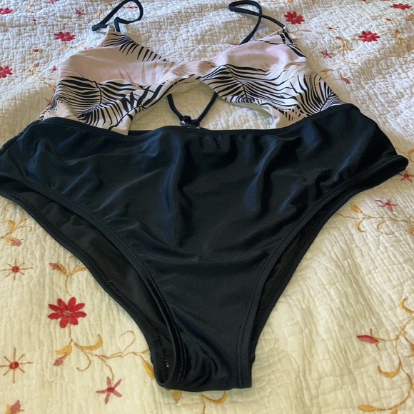 One piece - Picture 3 of 5